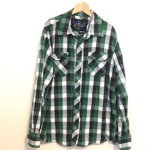 Men’s casual button down shirt in size L